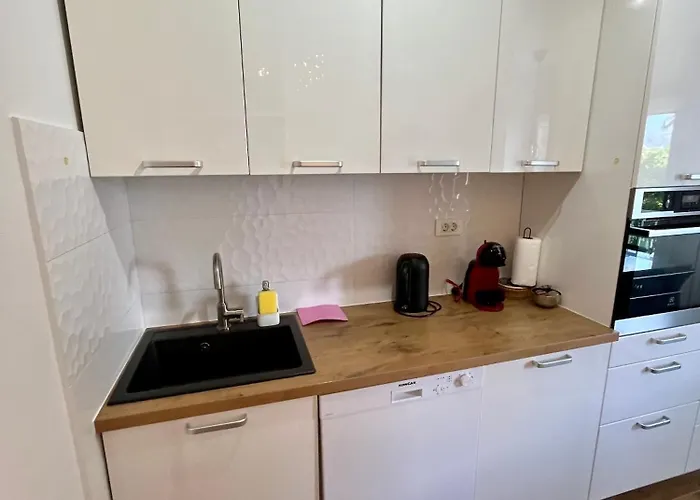 Ana Apartment Split